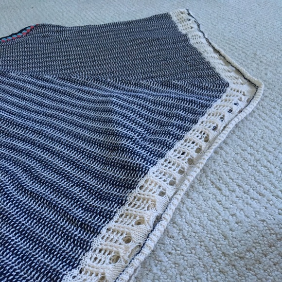 cross-back, crochet knit tunic - Picture 7 of 8